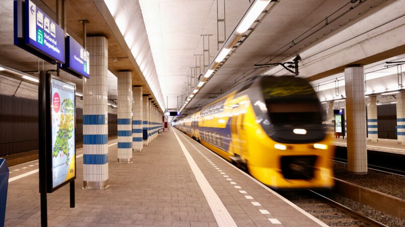 NS trein op station